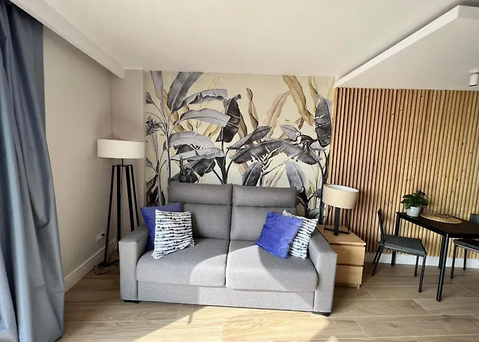 Jane Malibu Park Apartment