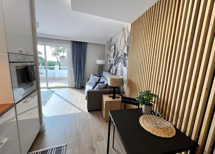 Jane Malibu Park Apartment *